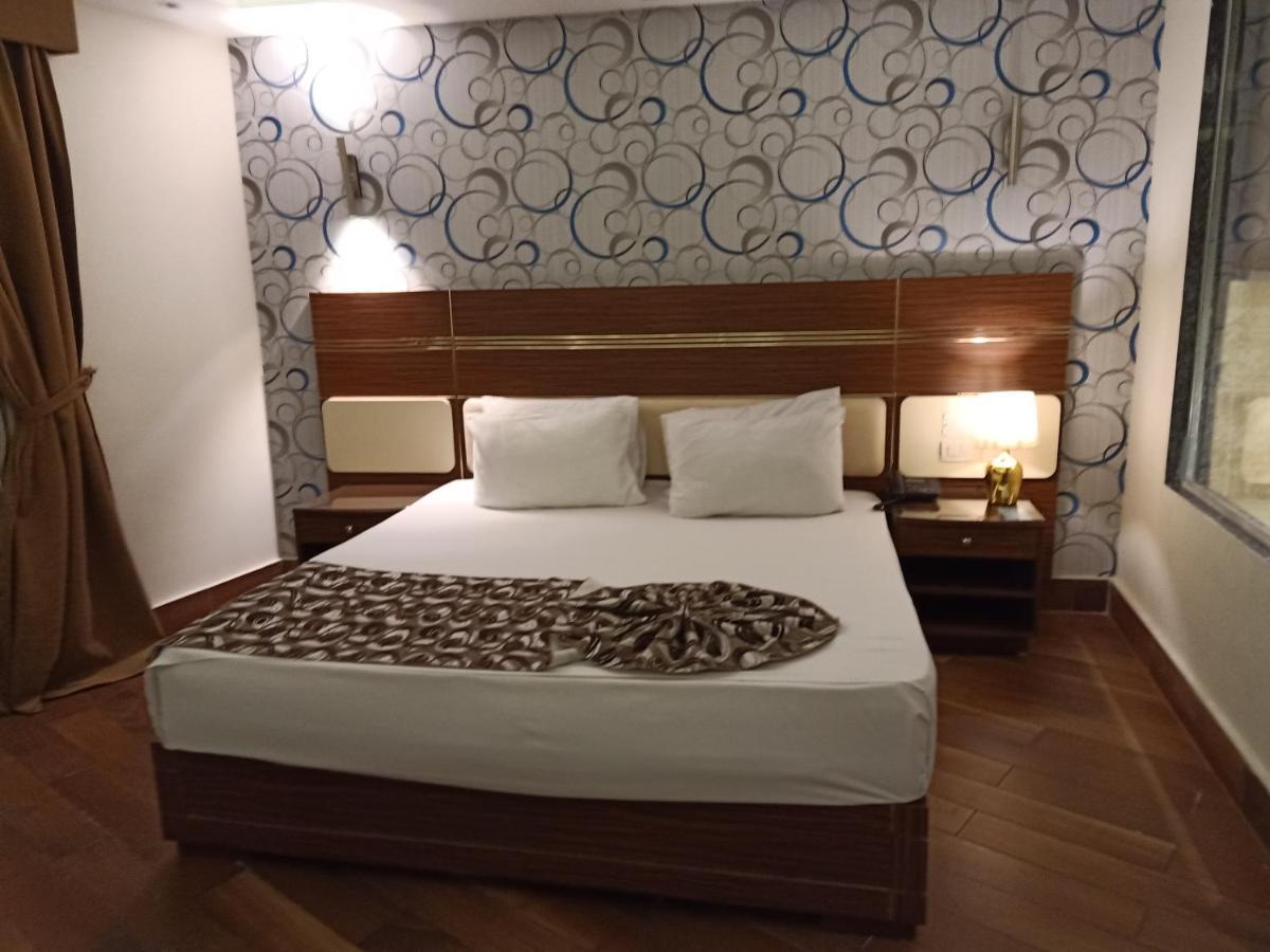 Fleet Club Mahrousa Alexandria Exteriör bild A bedroom at the hotel