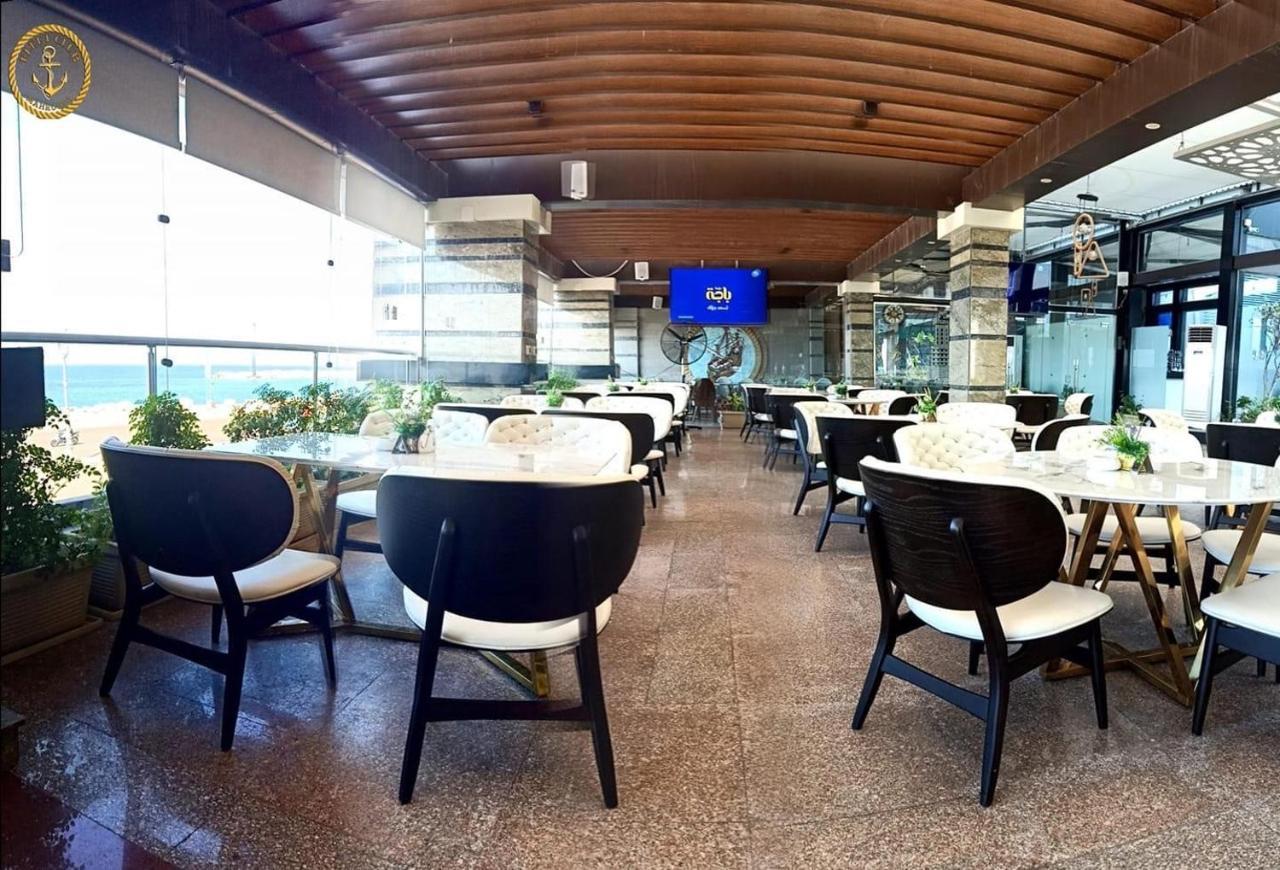 Fleet Club Mahrousa Alexandria Exteriör bild The interior of the lounge
