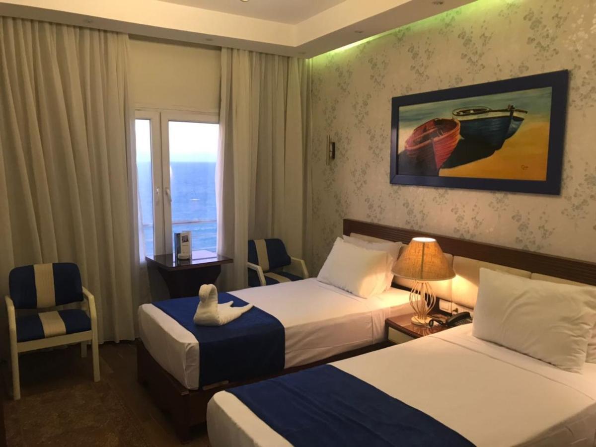 Fleet Club Mahrousa Alexandria Exteriör bild A room at the hotel