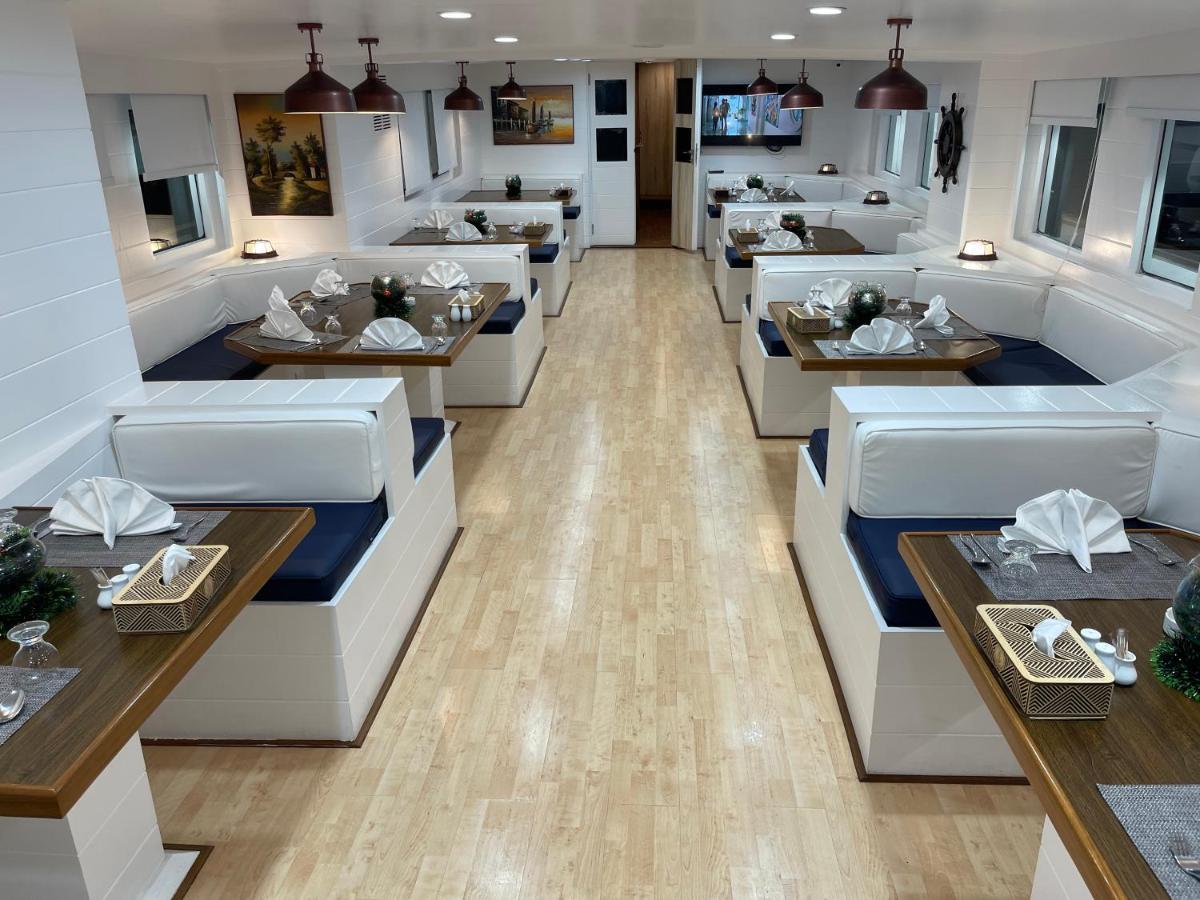 Fleet Club Mahrousa Alexandria Exteriör bild The interior of the restaurant