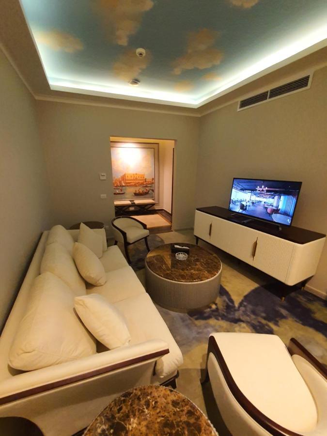 Fleet Club Mahrousa Alexandria Exteriör bild A living room in a suite at the hotel