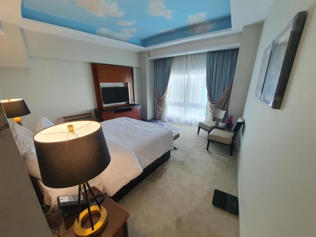 Fleet Club Mahrousa Alexandria Exteriör bild A bedroom at the hotel