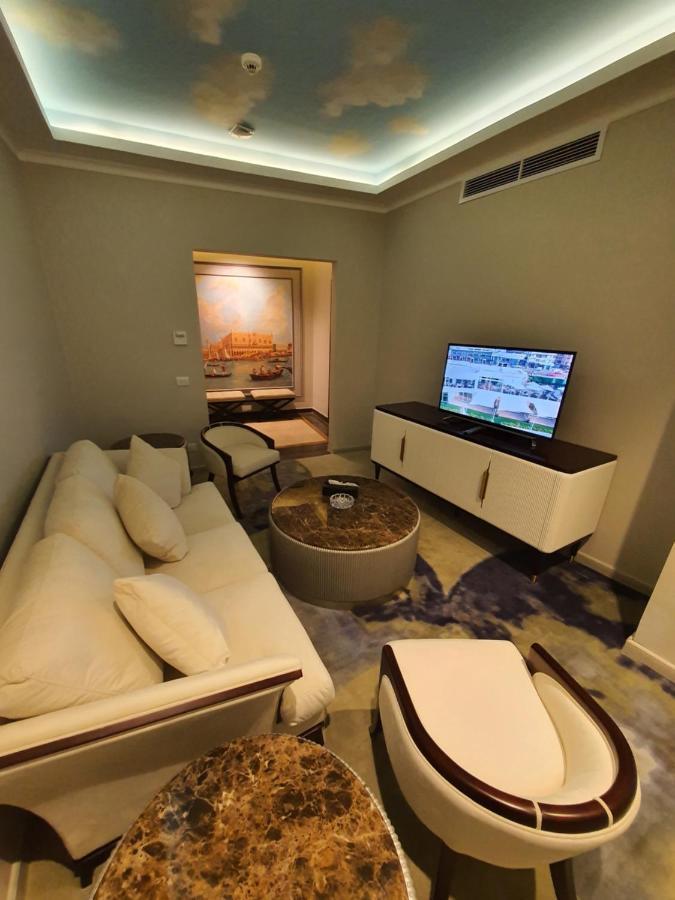 Fleet Club Mahrousa Alexandria Exteriör bild A living room in a suite at the hotel