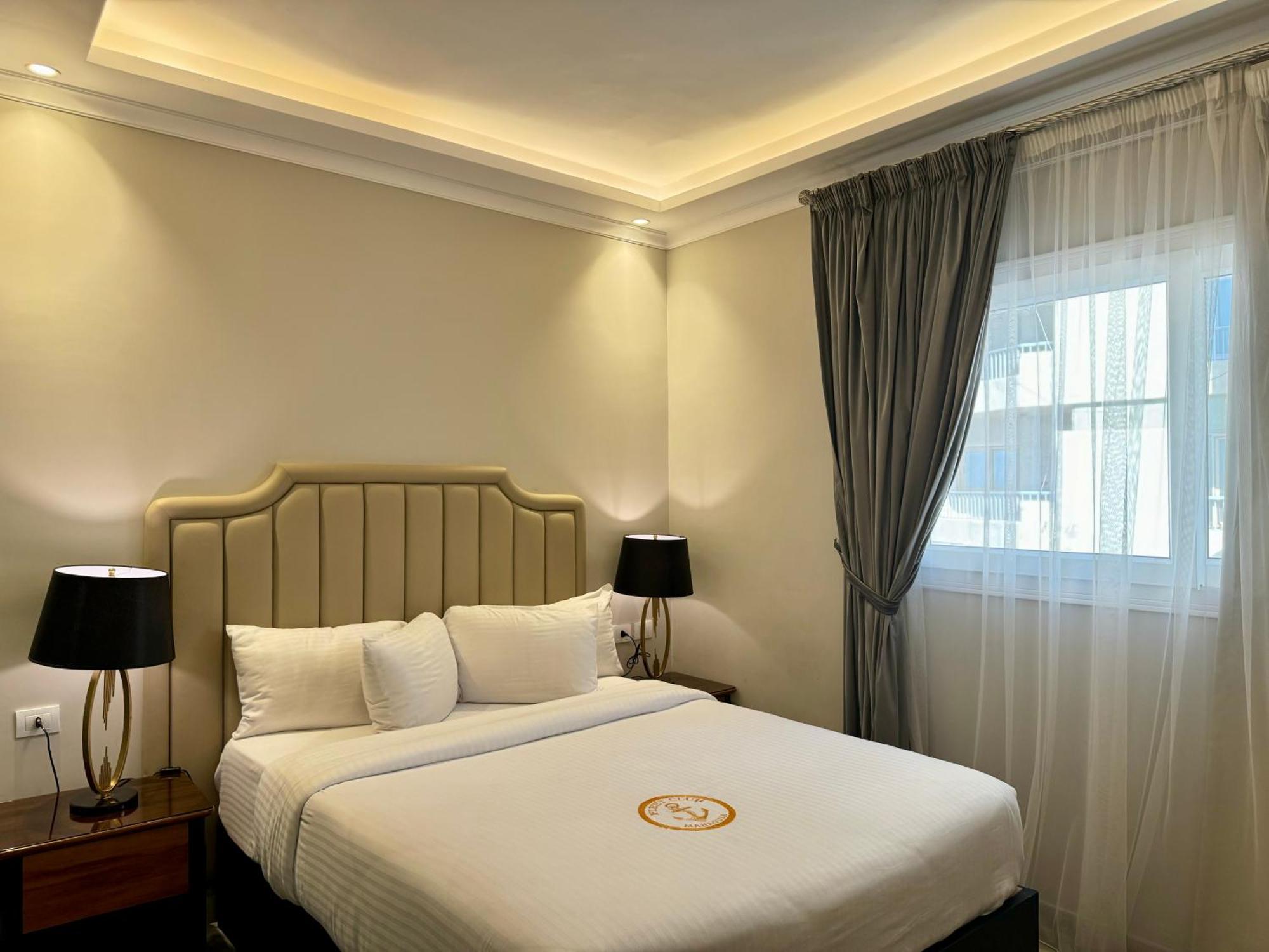 Fleet Club Mahrousa Alexandria Exteriör bild A bedroom at the hotel