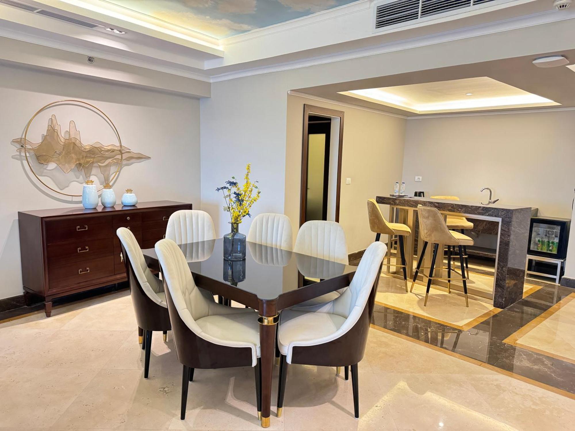 Fleet Club Mahrousa Alexandria Exteriör bild A dining room in a luxury apartment
