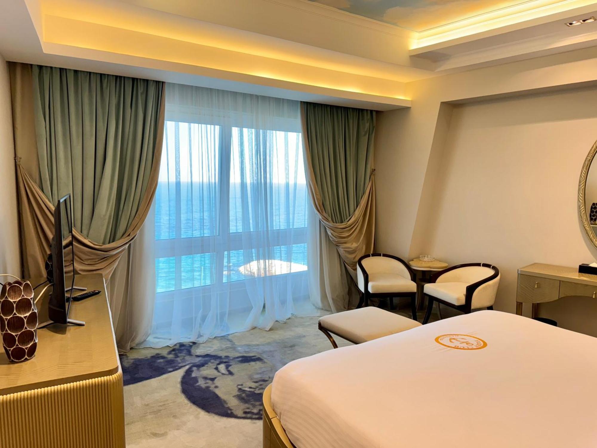 Fleet Club Mahrousa Alexandria Exteriör bild A bedroom at the hotel