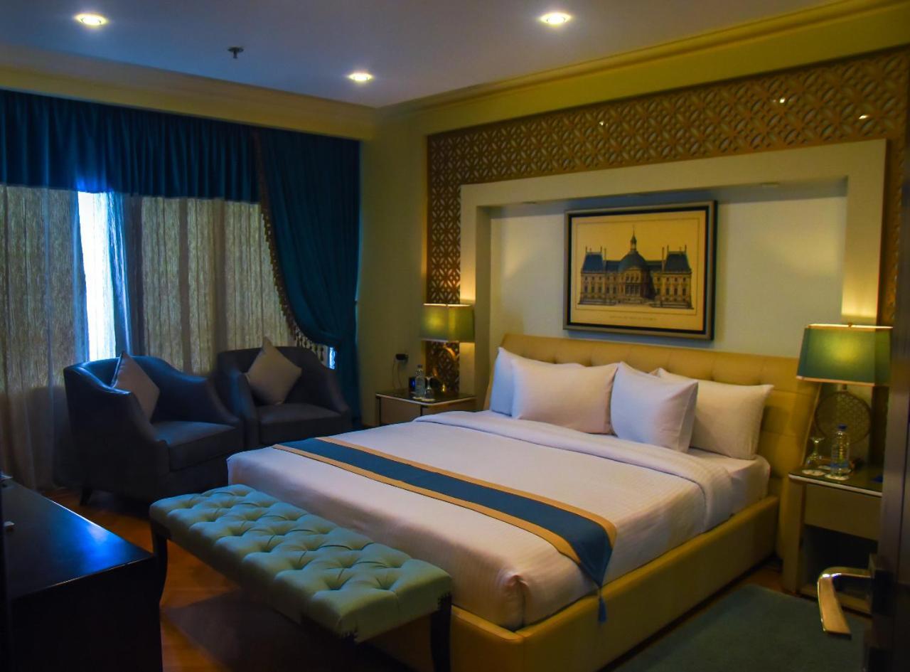 Fleet Club Mahrousa Alexandria Exteriör bild A bedroom at the hotel